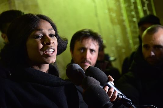 Assa Traoré a dénoncé un « acharnement de la part de l’Etat, de la part des forces de l’ordre, de la justice ». CHRISTOPHE ARCHAMBAULT / AFP