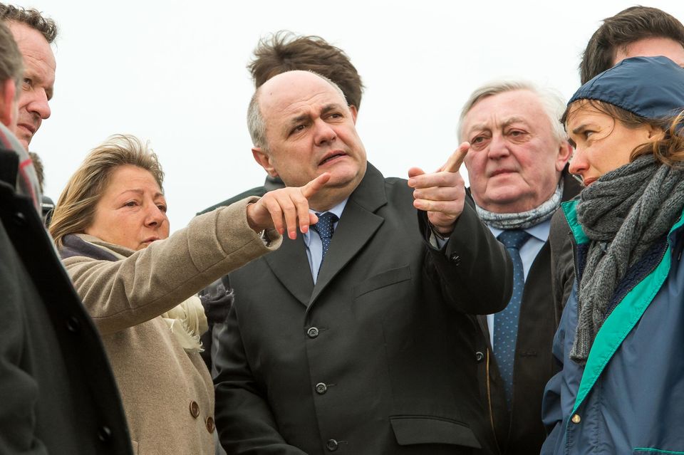 Natacha Bouchart et le ministre de l'Intérieur, Bruno Le Roux, à Calais mercredi. Photo Philippe Huguen. AFP