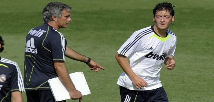 Mesut Özil révèle comment Mourinho l’a gravement humilié au Réal Madrid, et son transfert raté au Barça