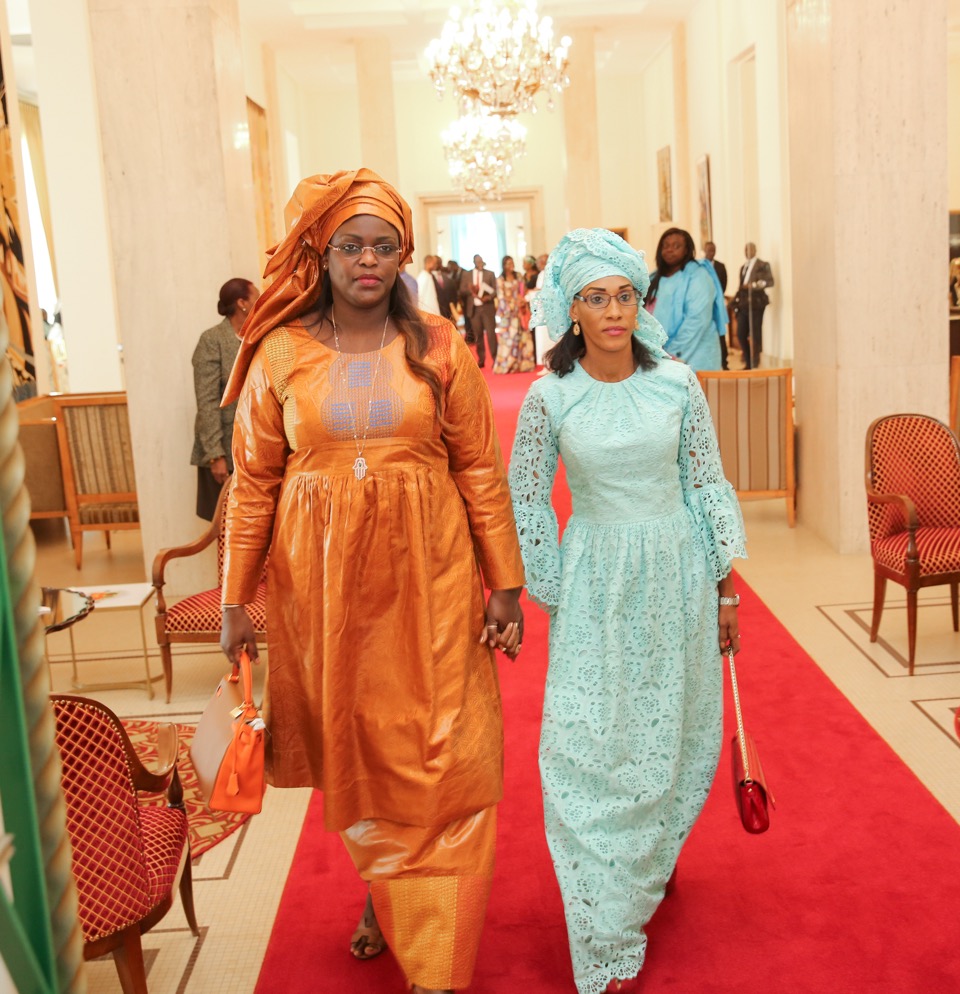 Marième Faye Sall et Mme Barrow brillent de mille feux, affaire de First Ladies