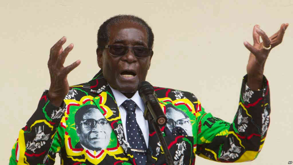 Le président Robert Mugabe donne un discours à Masvingo, au sud de la capitale, Harare, au Zimbabwe, le 17 décembre 2016.