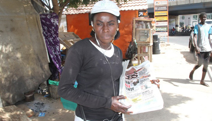 8 mars: Djeynaba Guèye, vendeuse de journaux, rêve de devenir chef d'entreprise