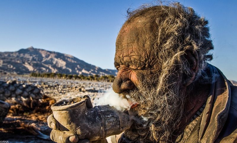 Découvrez l'histoire d'Amoo Hadji, l'homme qui ne s'est pas lavé depuis 60 ans