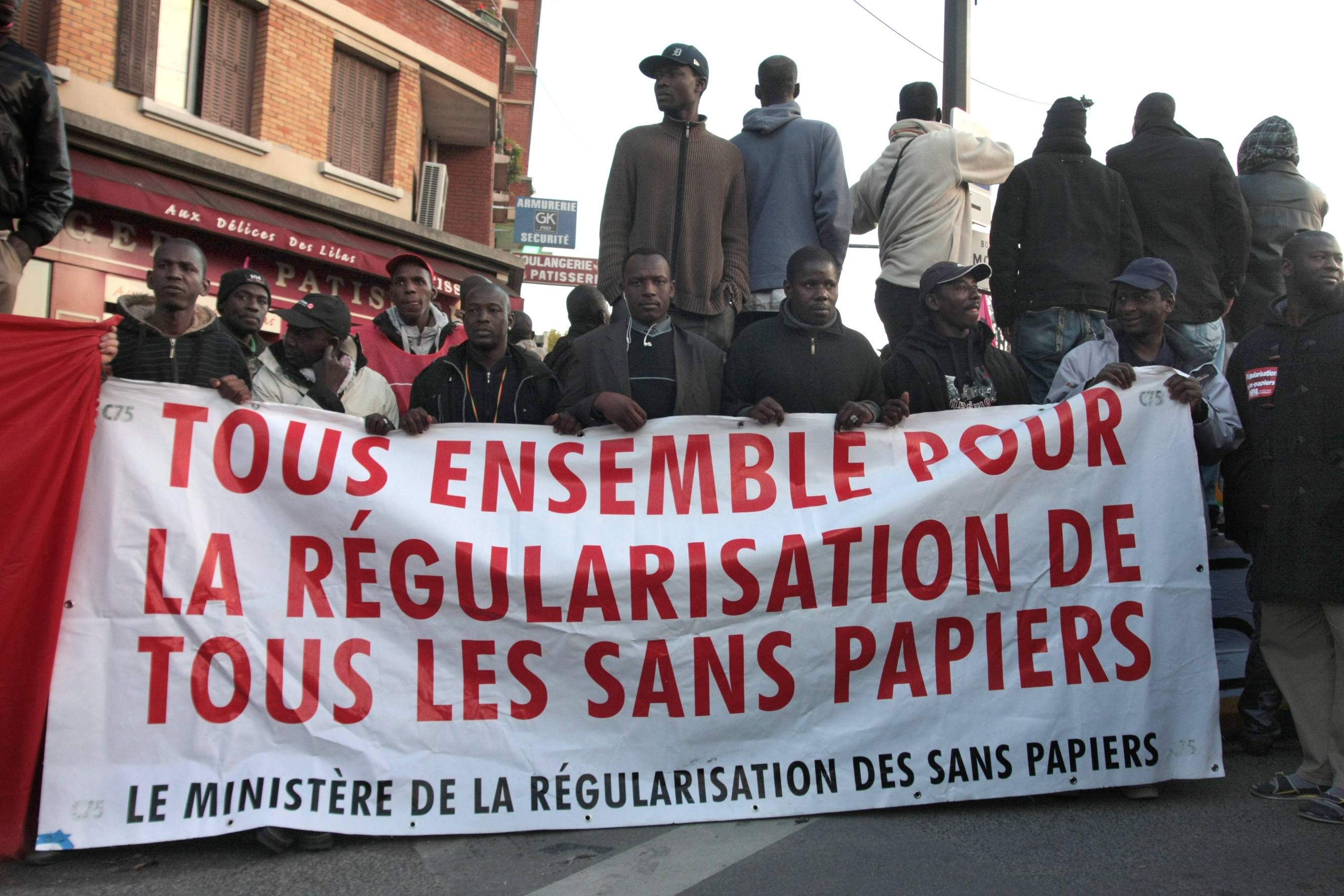 Diafara Boubacar Sakho sur les difficultés des migrants à obtenir des papiers:«Nous sommes complices car nous acceptons de payer des pots de vins»