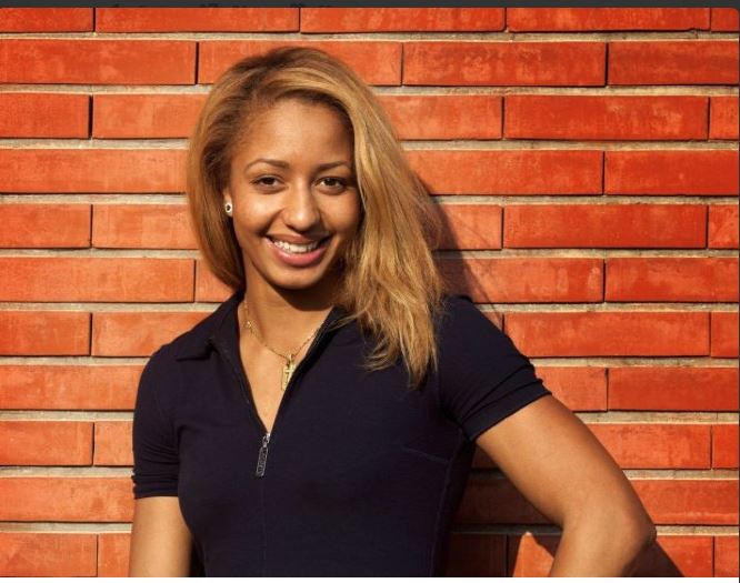 Photo- Voici Estelle Mossely​, ingénieur  informatique, première boxeuse français