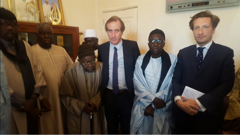 L'Ambassadeur de la France au Sénégal a présenté ses condoléances au Khalife Général des Tidianes, Abdoul Aziz Sy Al Amine (Images)
