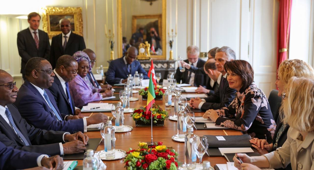 PHOTOS: Le président Macky Sall reçu par la présidente de la Confédération suisse Doris Leuthard pour des honneurs militaires et une réunion de travail (Images)