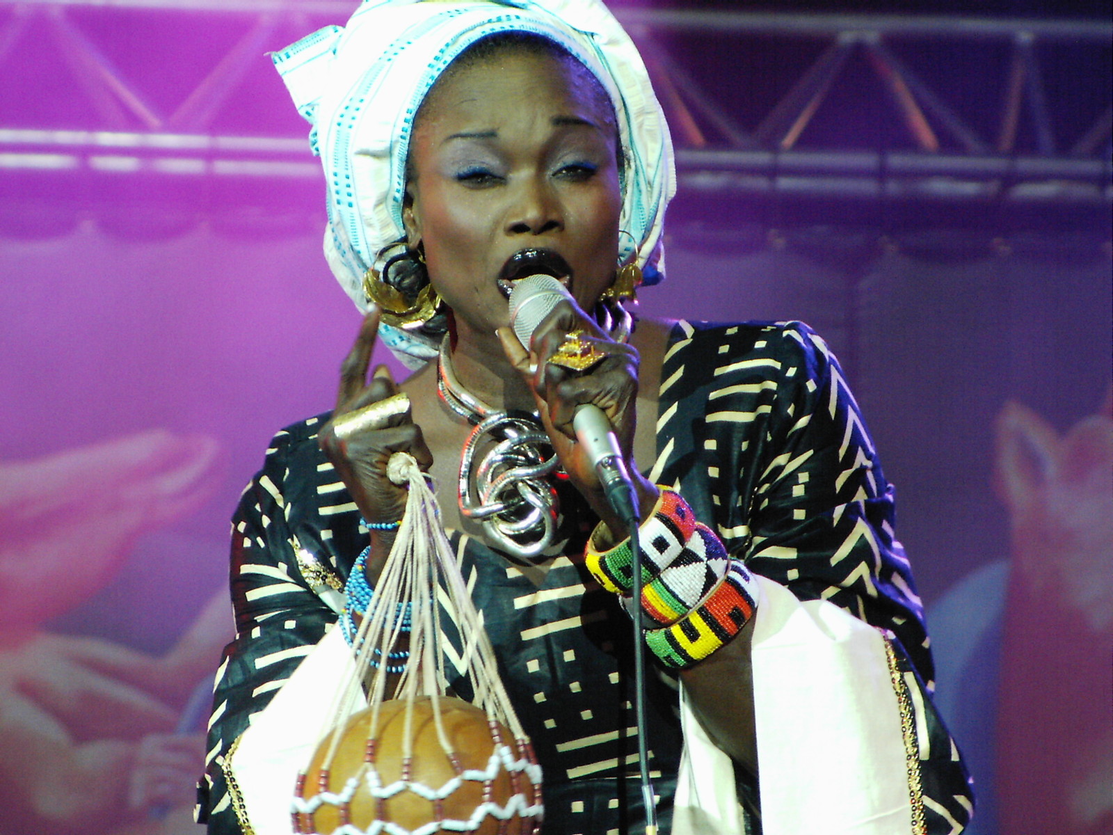Oumou Sangaré « je chante pour venger ma mère