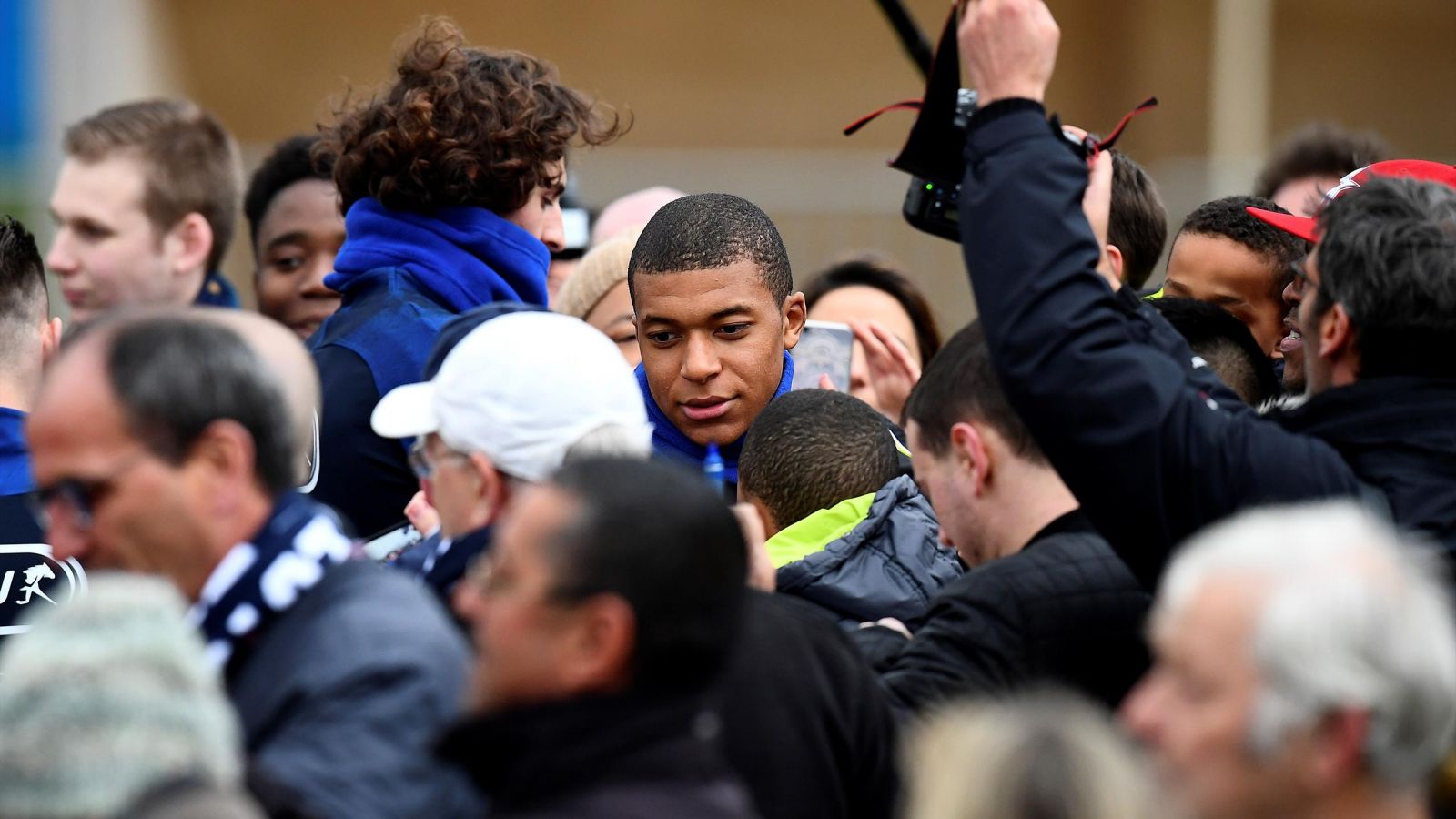 Kylian Mbappé : Découvrir les Bleus à 18 ans, ce n'est pas unique mais c’est exceptionnel