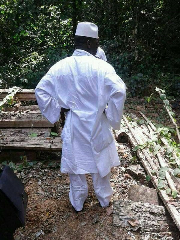 (08) Photos exclusives : Yahya Jammeh a changé de vie, il est devenu…