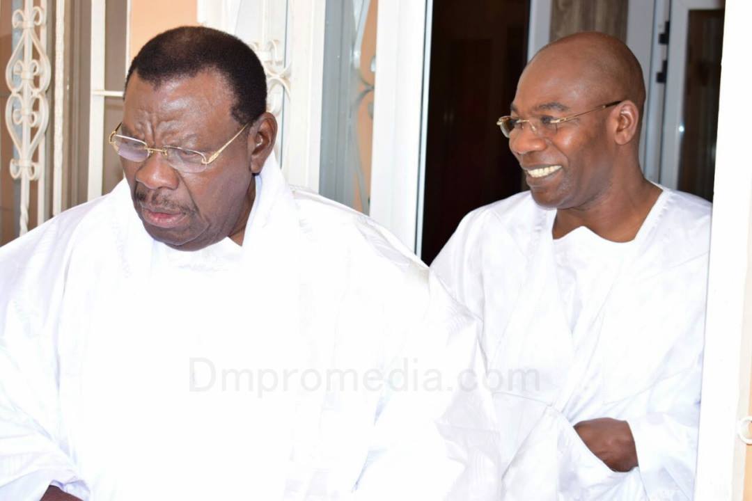 ( 50 Photos + Vidéo ) Rappel à Dieu de Serigne Cheikh Tidiane Sy Al Makhtoum: Serigne Bethio présente ses condoléances au khalife général des Tidianes.
