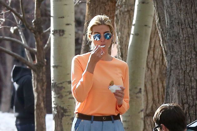 Loin des polémiques de Washington, Ivanka Trump est au ski en famille