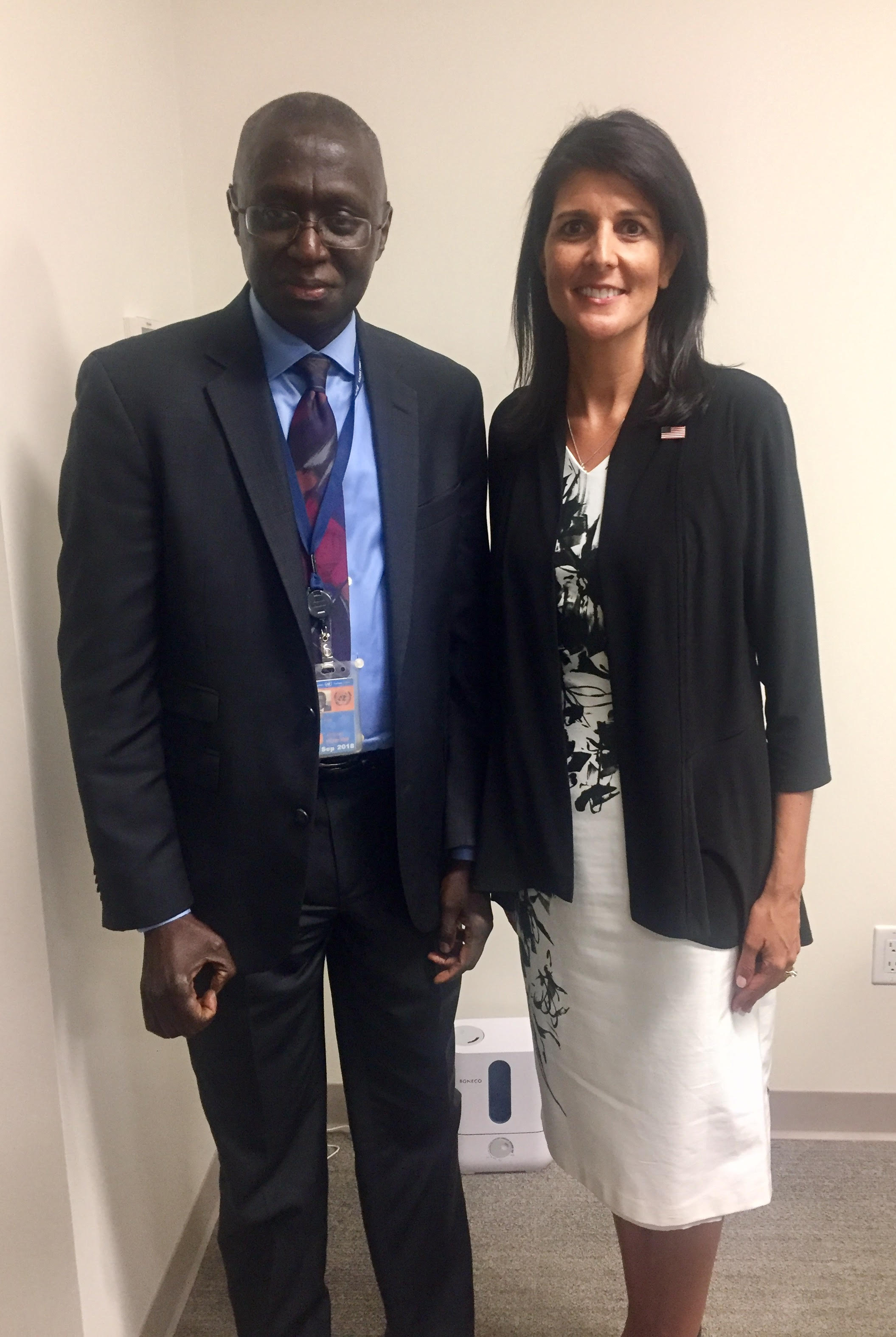 L'ambassadeur Fodé Seck et Nikki Haley, représentante permanente des Nations Unies