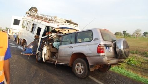 Accident de la route à Kaffrine: La collision entre deux véhicules fait..