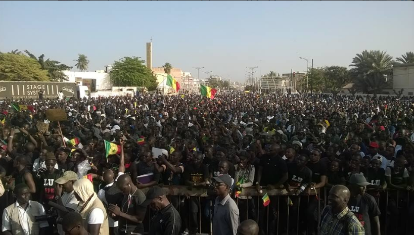 Photo-Forte mobilisation, du mouvement Y EN A MARRE à la Place de la Nation (ex-Obélisque)