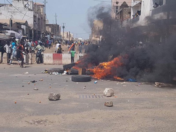 Images exclusives à Djiddah Thiaroye Kao après l'arrestation des 6 militants du Grand Parti par la police