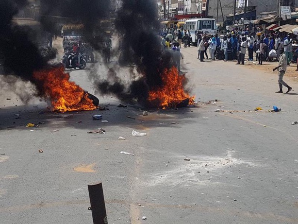 Images exclusives à Djiddah Thiaroye Kao après l'arrestation des 6 militants du Grand Parti par la police