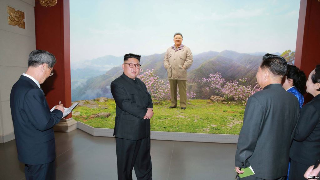 Kim Jong Un, Musée de la révolution coréenne, Pyongyang, le 28 mars 2017. (KCNA/via REUTERS)