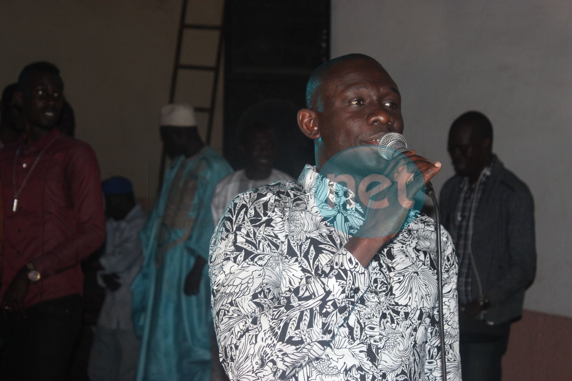 Photos- Pape Diouf à Pikine chez les siens le temps d'une soirée au cinéma Awa