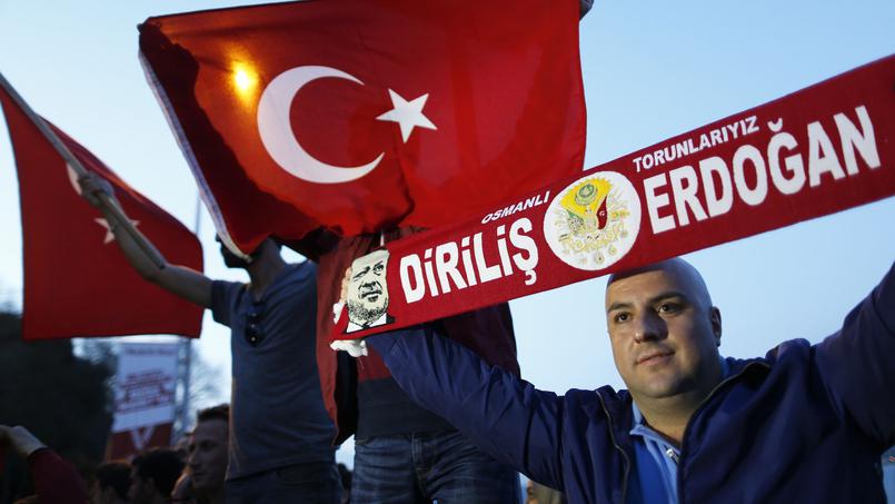 Turquie : Le Premier ministre annonce la victoire du "oui", l'opposition dénonce des irrégularités