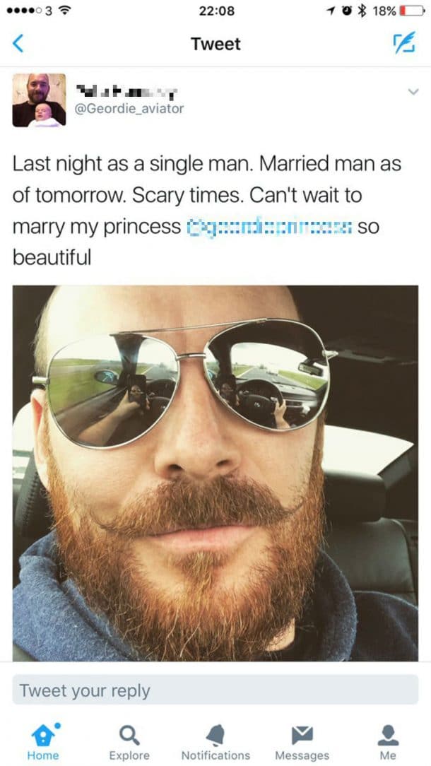 Il prend un selfie… il est recherché par la police à cause de ce qui se reflète dans ses lunettes
