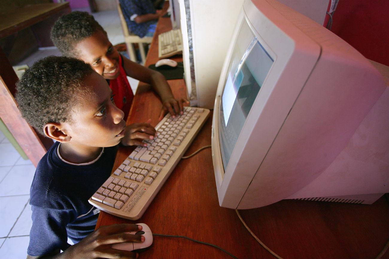 Facebook, whatsapp…  Les enfants font plus de cinq heures en moyenne sur la toile