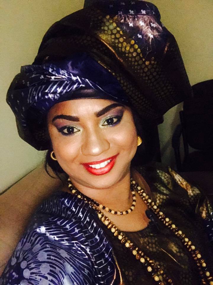 Voici la belle Fama Diouf, elle est l'animatrice de l' émission "Li ci biir seuy" sur la RTS1