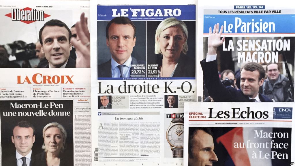 Le candidat centriste Emmanuel Macron et sa concurrente d'extrême droite Marine Le Pen sont sur la « Une » journaux du français à Paris, France, 24 avril 2017.