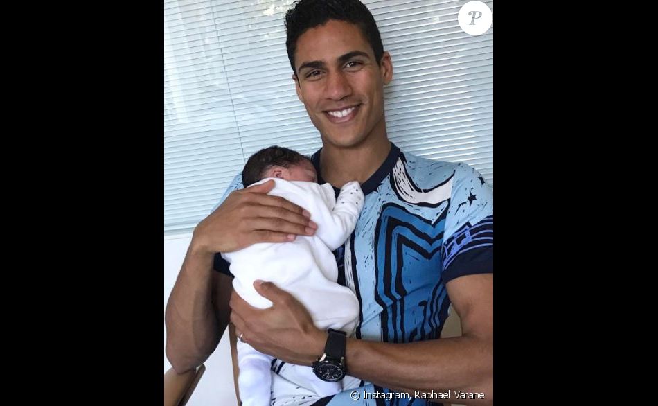 Raphaël Varane : Le jeune papa dévoile le prénom de son fils à croquer
