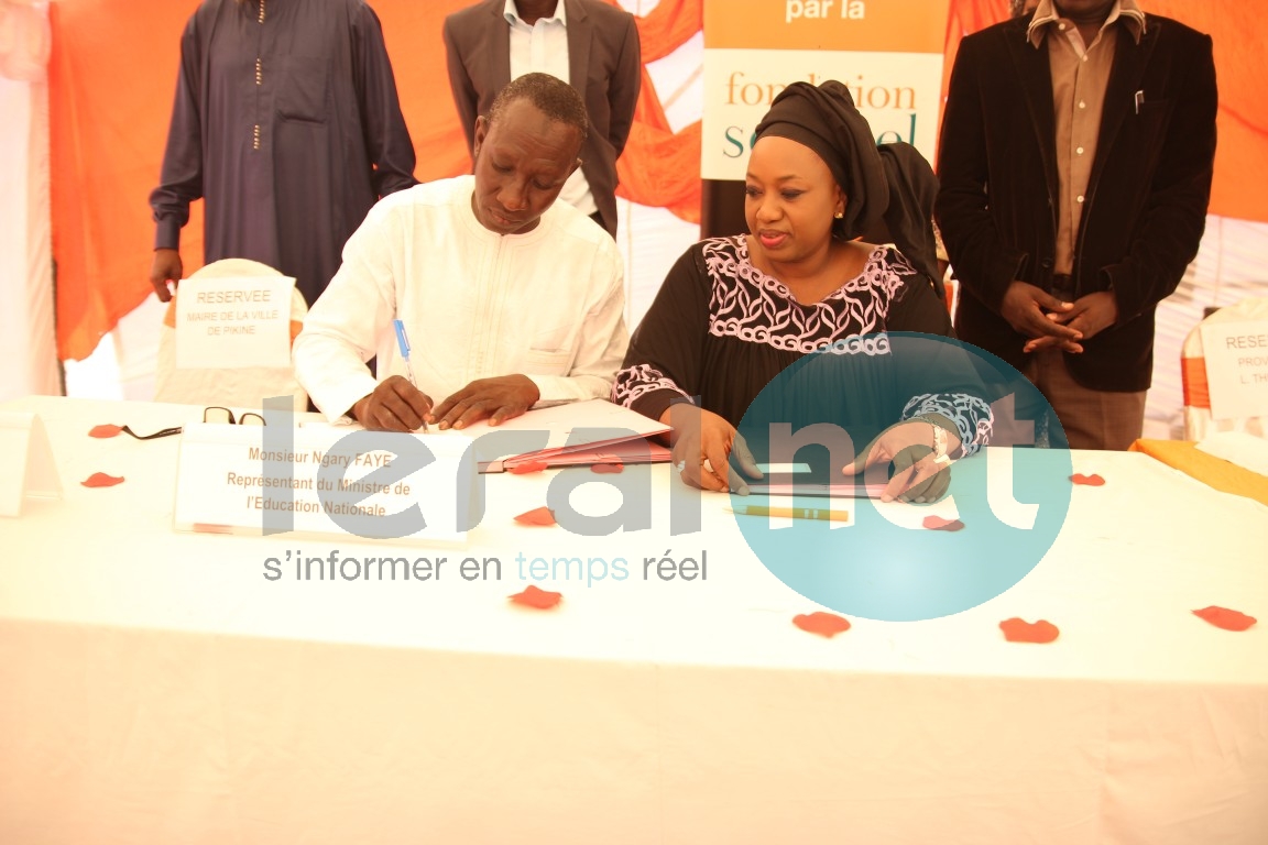 La Fondation Sonatel offre des livres au lycée de Thiaroye