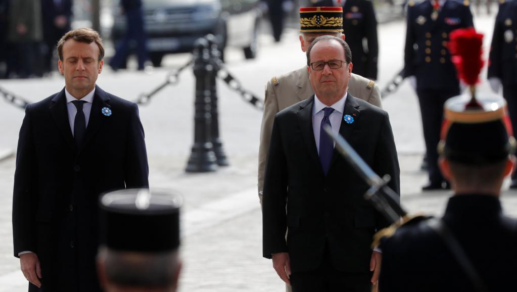 Commémorations du 8-Mai: François Hollande et Emmanuel Macron côte à côte