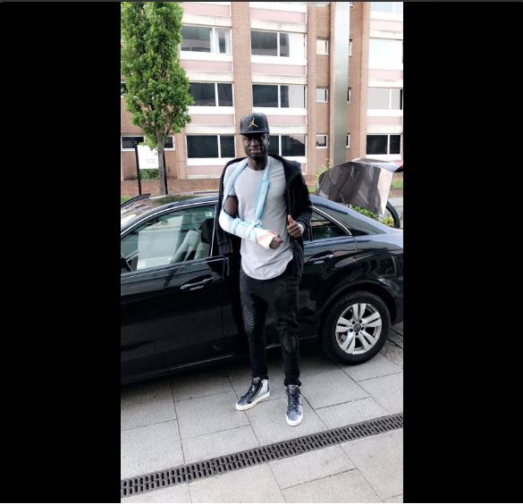 Cheikhou Kouyaté: son bras droit immobilisé