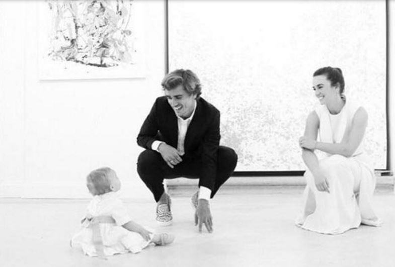 Antoine Griezmann partage un adorable cliché du baptême de sa fille Mia