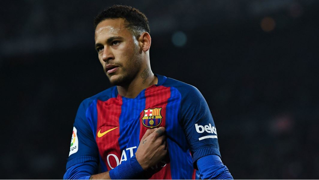 Neymar a déclaré que si Juan Carlos Unzué (adjoint d'Enrique) restait, alors le Brésilien quitterait le Barça !