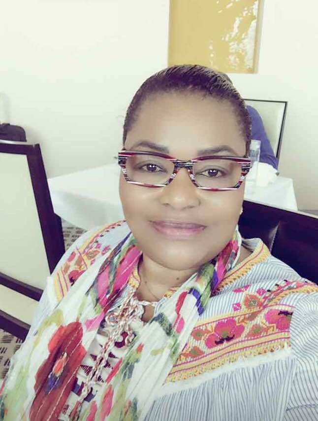 Photos : Bineta Khouma, la reine de la coiffure, toute classe