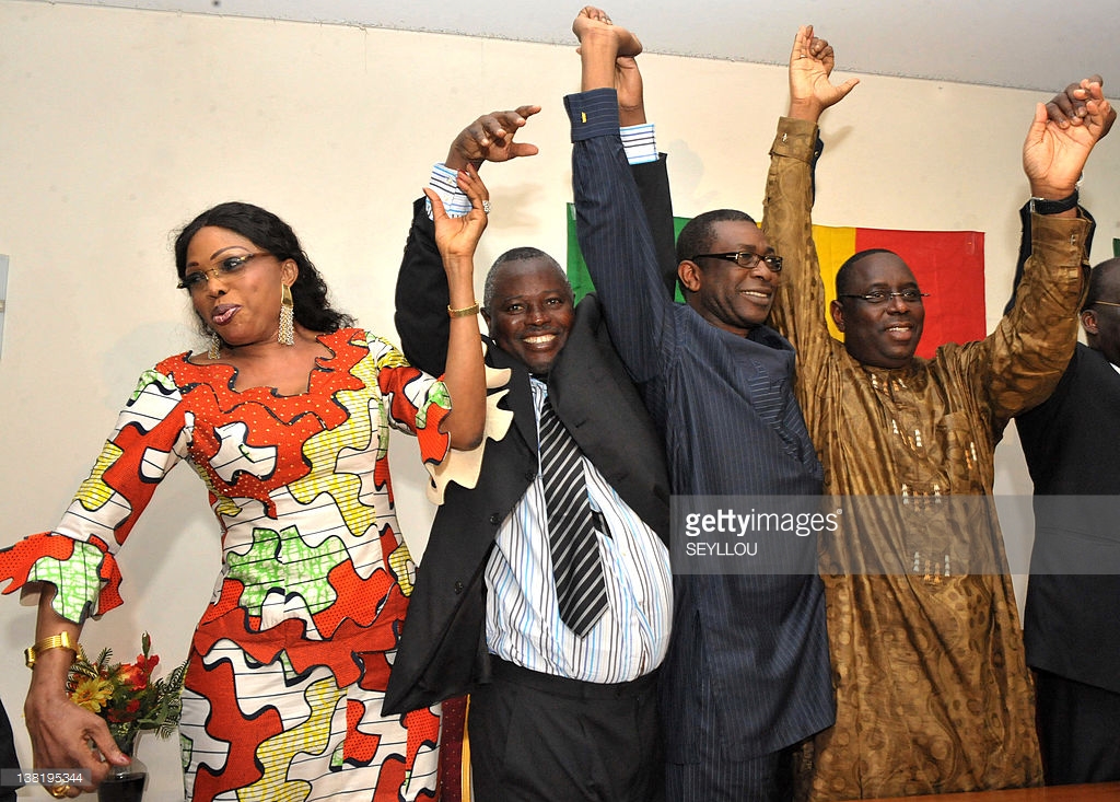 Diouma Dieng Diakhate, Alioune Tine, Youssou Ndour et Macky Sall lors d’une conférence de presse à Dakar, en février 2012.