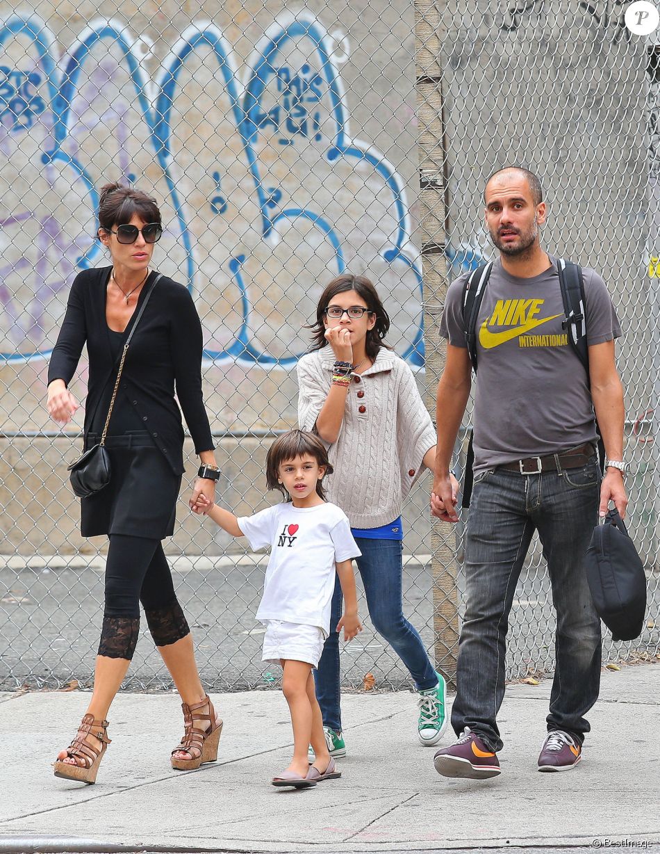 Pep Guardiola, sa femme Cristina et deux de leurs enfants, à New York le 14 septembre 2012