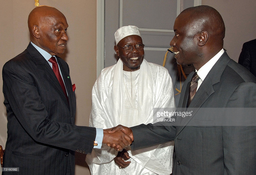 Wade, "son fils", Idy avec Serigne Abdoul Aziz Sy, actuel Khaliif général des Tidiane, le 22 janvier 2007.