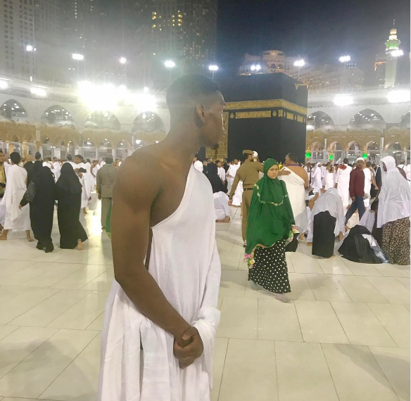 Paul Pogba honore le début du Ramadan à La Mecque
