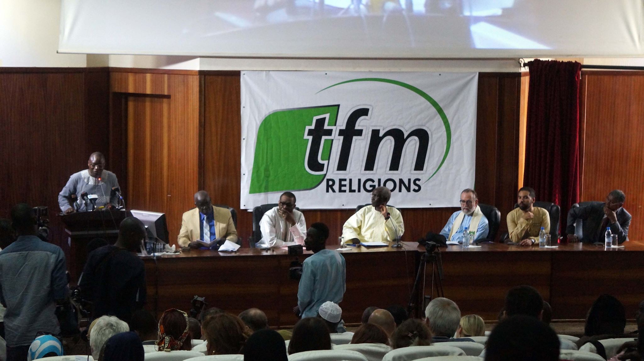 Youssou Ndour très élégant à la cérémonie d'ouverture du festival Salam édition 2017