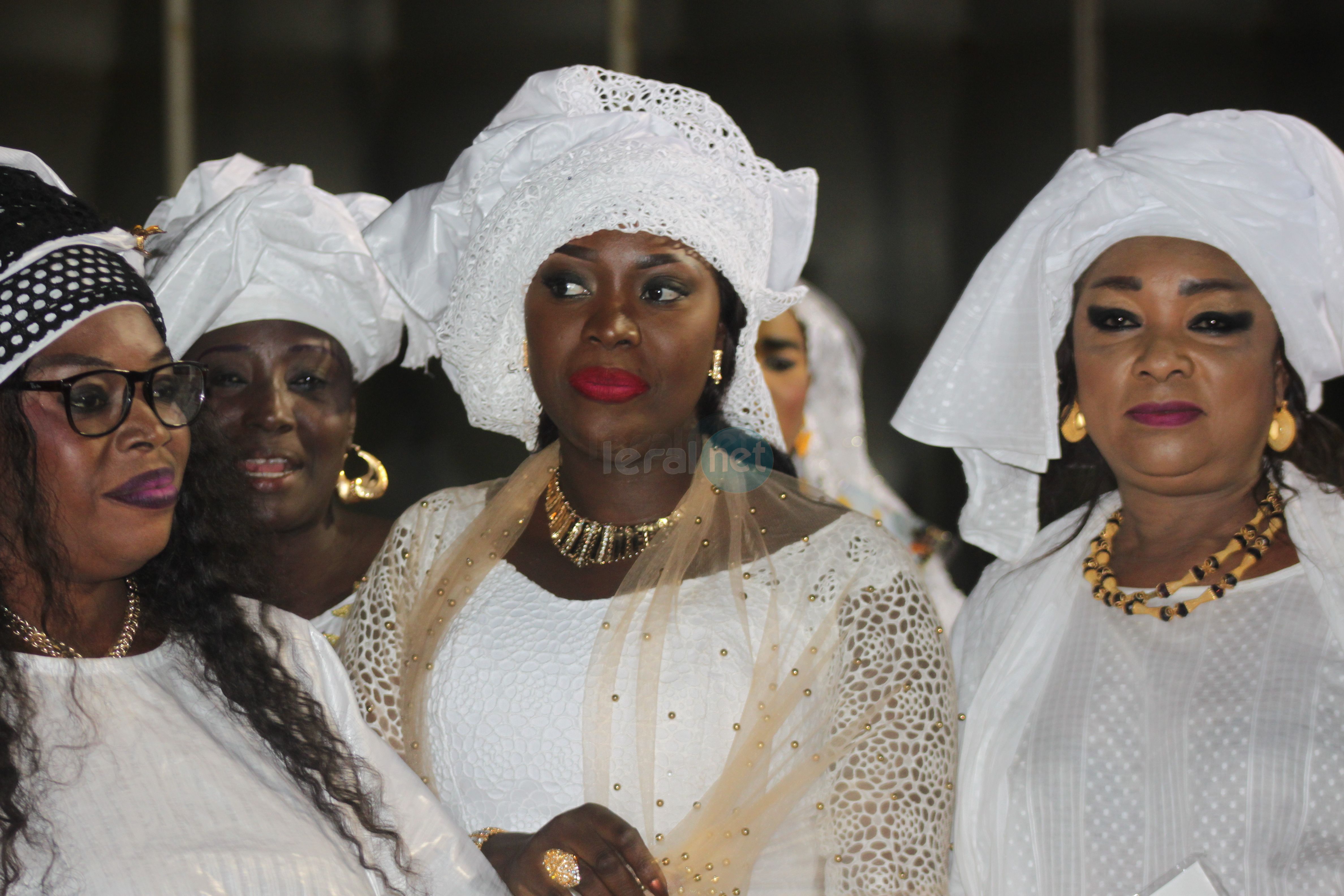 Adja Sy Dg place du Souvenir Africain en quelques clichés tout de blanc vêtue !!!