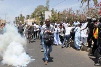 Avenue Cheikh Anta Diop: les étudiants bloquent la circulation pour réclamer 8 mois de bourse
