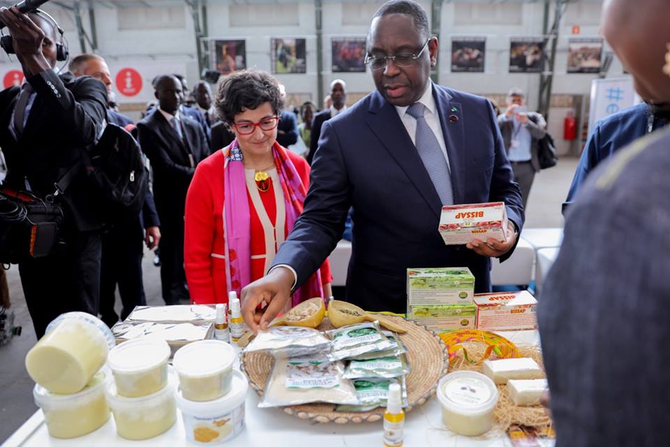 Macky SALL visite le stand du Sénégal aux European Development days