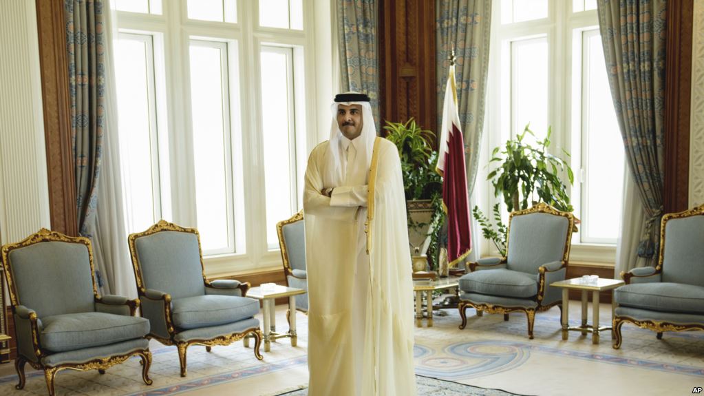 L'émir du Qatar, Cheikh Tamim ben Hamad Al-Thani, dans son palais à Doha, Qatar, le 3 août 2015.(Brendan Smialowski/Pool Photo via AP, File)