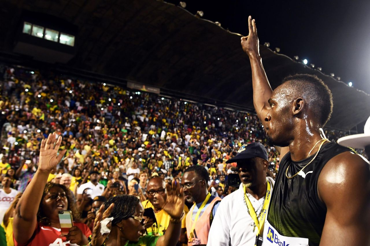 Le sprinteur Usain Bolt fait ses adieux au public de la Jamaïque