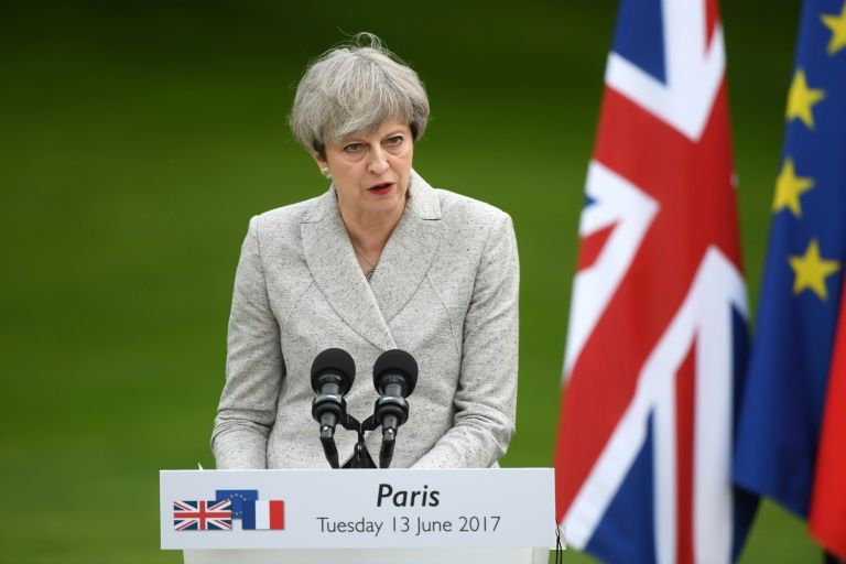 L'incendie de Londres retarde l'annonce d'un accord de gouvernement