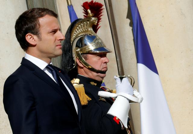 Emmanuel Macron fait pire que la déchéance de nationalité mais personne ne s'en indigne