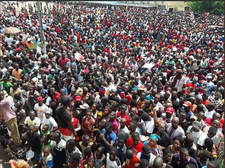 Mali, les images de la marche pacifique de la plateforme "An tê A Banna" samedi, pour dire #TouchePasAMaConstitution #Grin223