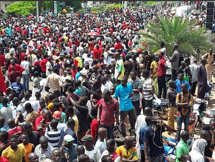 Mali, les images de la marche pacifique de la plateforme "An tê A Banna" samedi, pour dire #TouchePasAMaConstitution #Grin223