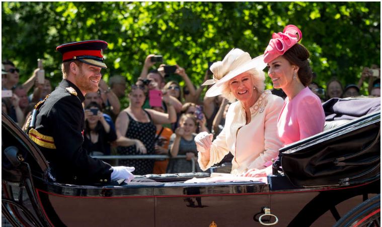 91e anniversaire de la reine Elizabeth - Kate Middleton divine, George et Charlotte TRÈS mignons (photos)